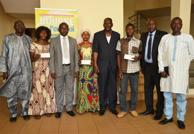 Remise de chèques aux bénéficiaires du PPEJ 2013 du Mali